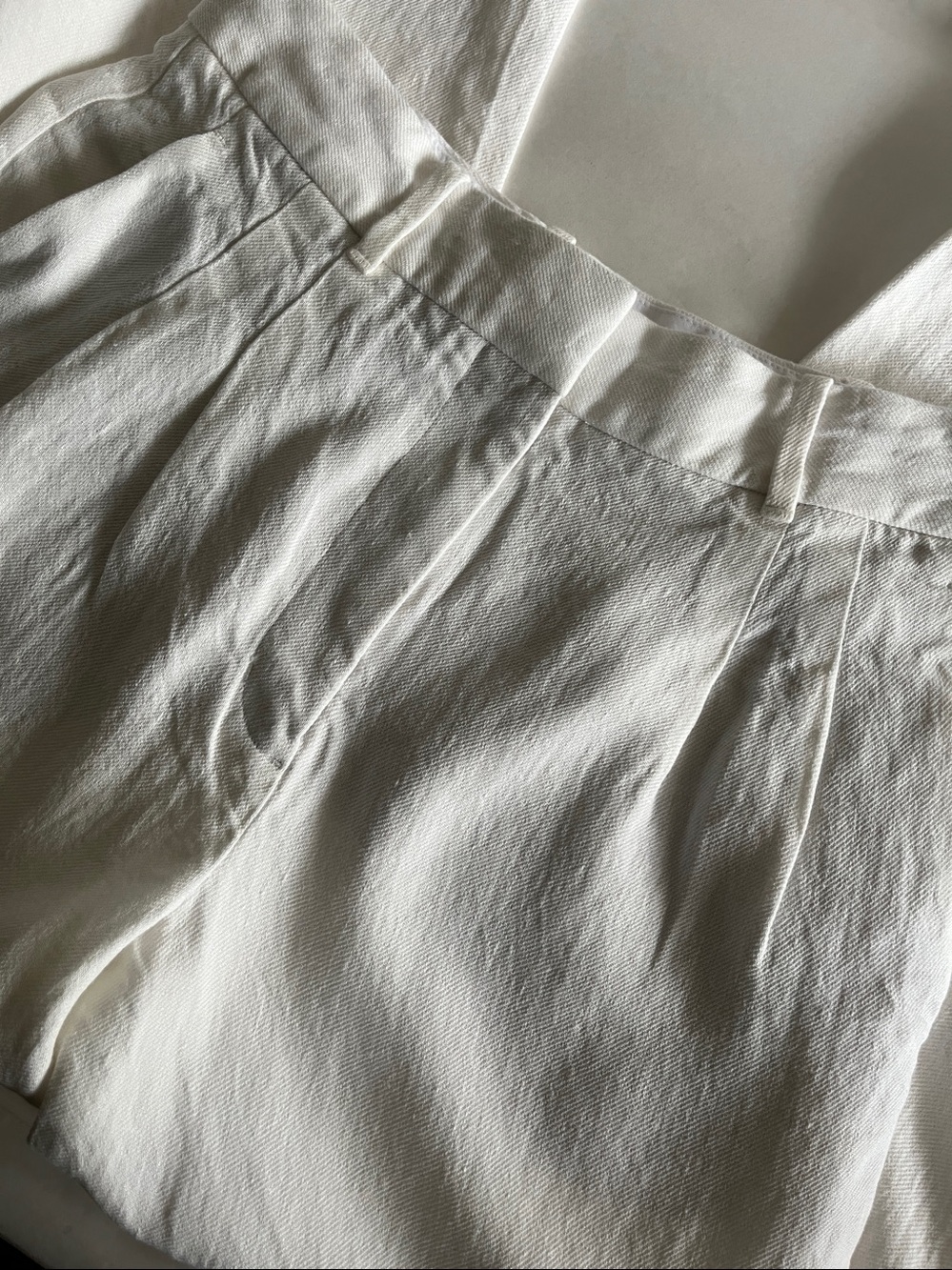 Aritzia off White Linen Blend Pleated Wide Leg Pants Size 4